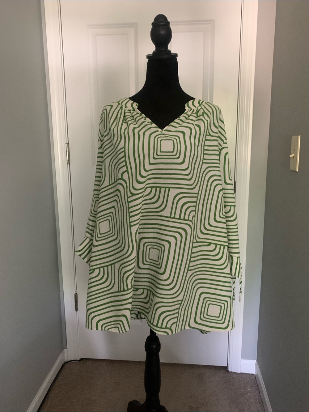 Women’s Green & White Geometric Tunic Top